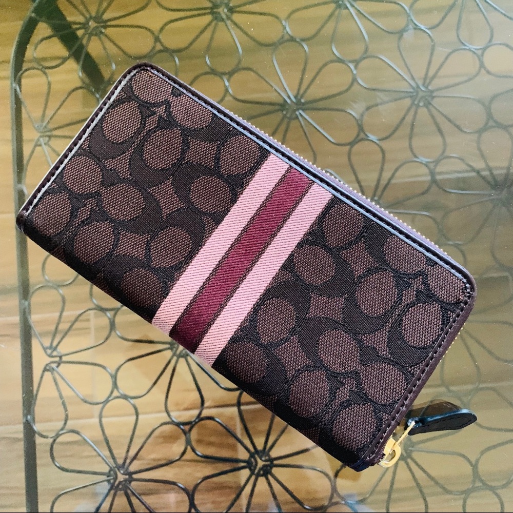 COACH WALLET DESTROYED BY @abarre08 - Picture 2 of 7